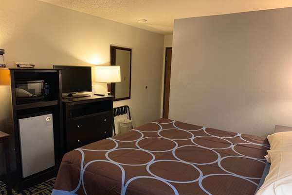  - Super 8 Motel Shakopee