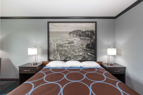  - Super 8 Hotel Duluth - I-35, Exit 253B