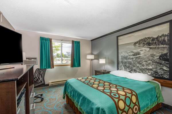  - Super 8 Hotel Duluth - I-35, Exit 253B