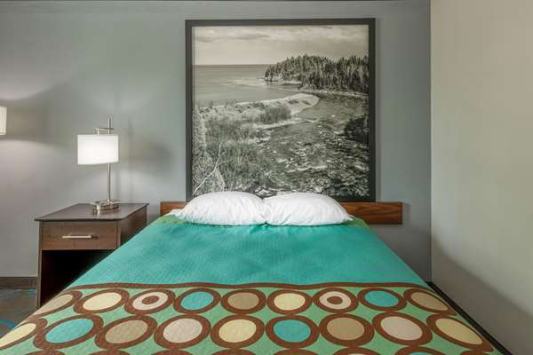  - Super 8 Hotel Duluth - I-35, Exit 253B