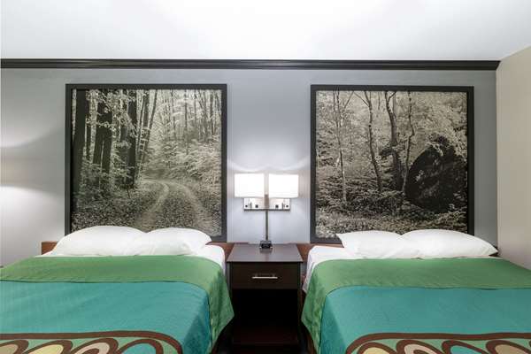  - Super 8 Hotel Duluth - I-35, Exit 253B