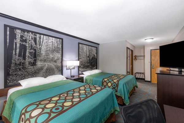  - Super 8 Hotel Duluth - I-35, Exit 253B