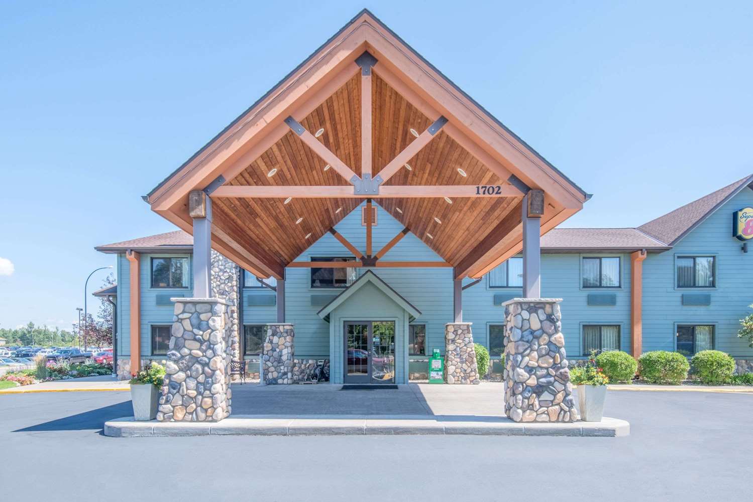 Super 8 Hotel Grand Rapids, MN See Discounts