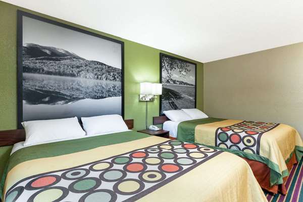  - Super 8 Hotel Bath