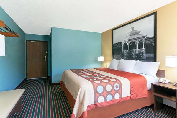  - Super 8 Hotel Bath