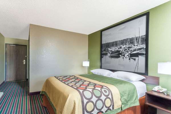  - Super 8 Hotel Bath