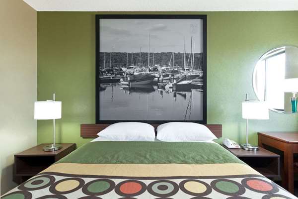  - Super 8 Hotel Bath