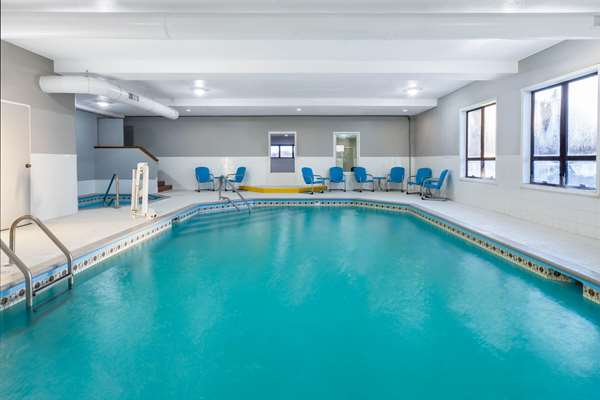 Pool - Baymont Inn & Suites Mayo Clinic Rochester
