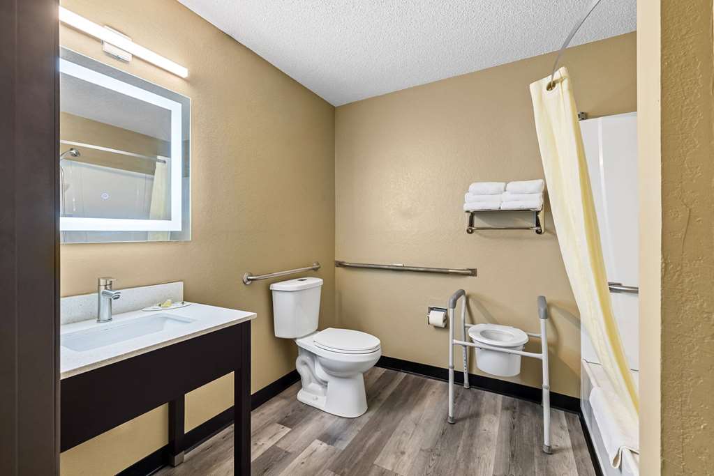 SUPER 8 AMSTERDAM NY-guestroom-Guest Room,Bathroom,Accessibility,On-Site.jpg