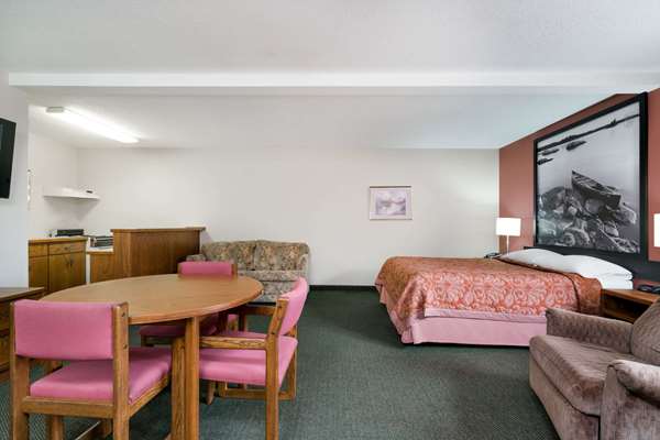 Suite - Super 8 Hotel Perham