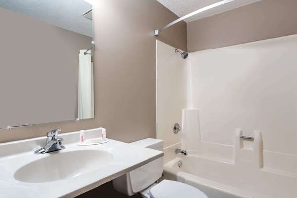  - Super 8 Hotel Mankato