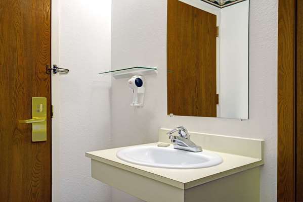  - Super 8 Hotel Chaska