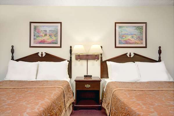  - Super 8 Hotel Chaska