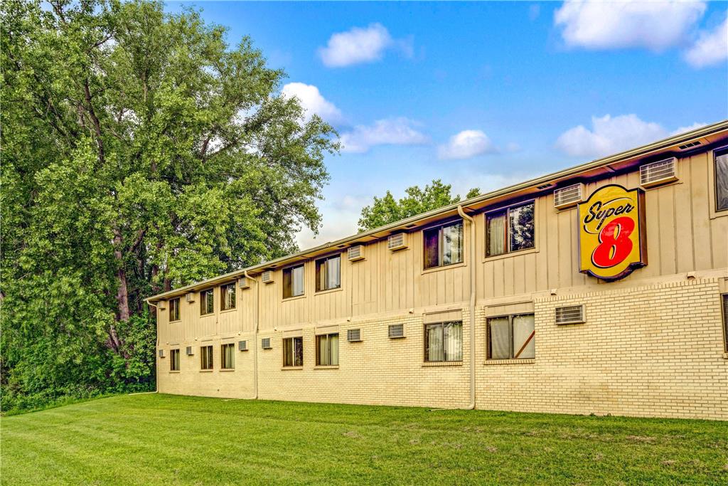 Super 8 Chaska