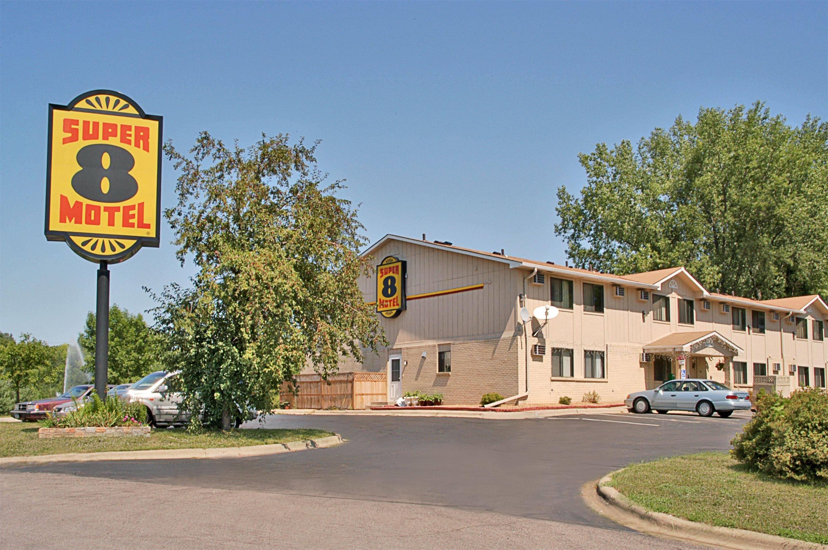 Welcome to the Super 8 Chaska