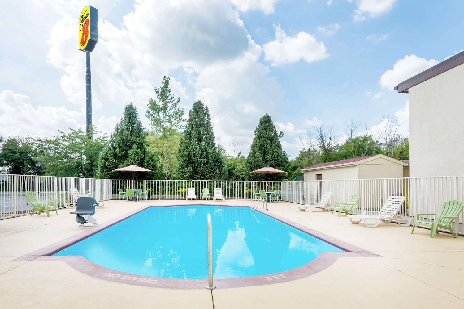 Super 8 Hotel Milan, OH See Discounts