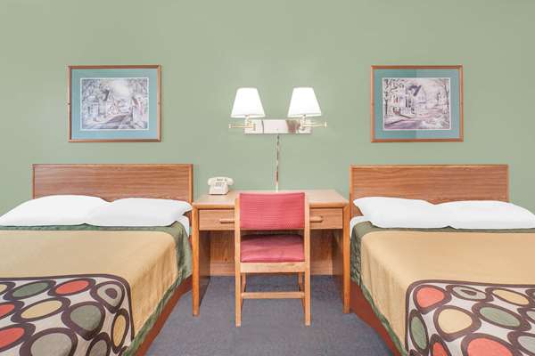  - Super 8 Hotel Glens Falls - I-87, Exit 18