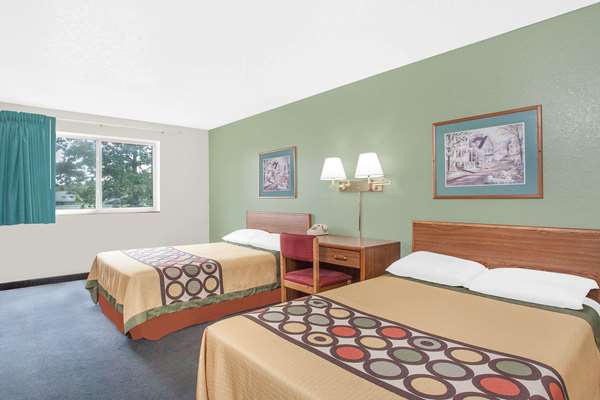  - Super 8 Hotel Glens Falls - I-87, Exit 18