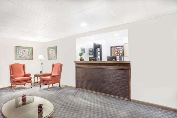  - Super 8 Hotel Glens Falls - I-87, Exit 18
