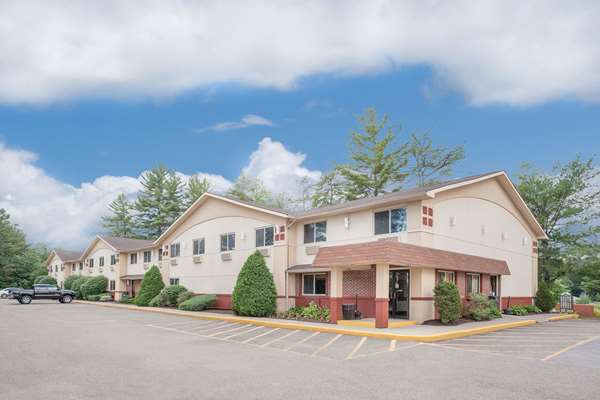 Exterior view - Super 8 Hotel Glens Falls - I-87, Exit 18