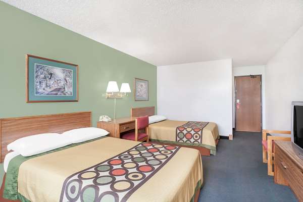  - Super 8 Hotel Glens Falls - I-87, Exit 18