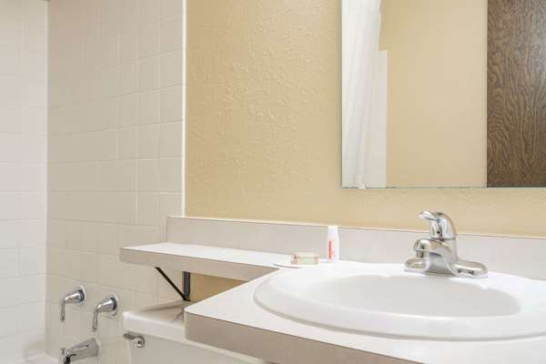  - Super 8 Hotel Owatonna