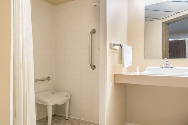  - Super 8 Hotel Owatonna