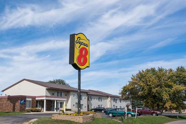 Exterior view - Super 8 Hotel Owatonna