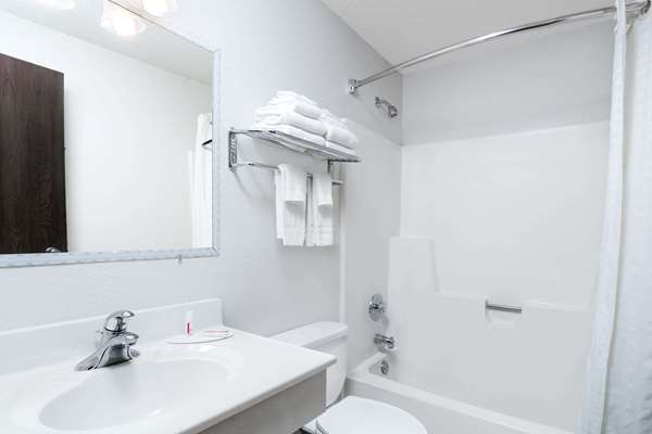  - Super 8 Motel Winona