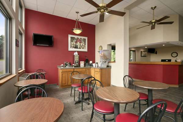  - Super 8 Motel Winona