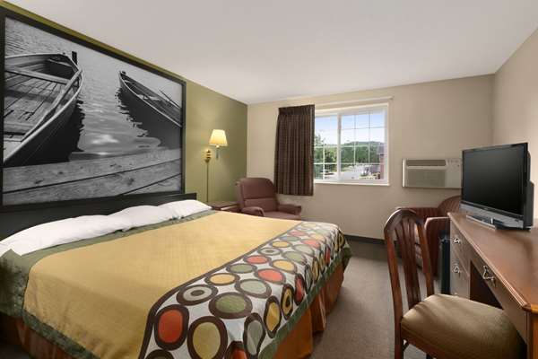  - Super 8 Motel Winona