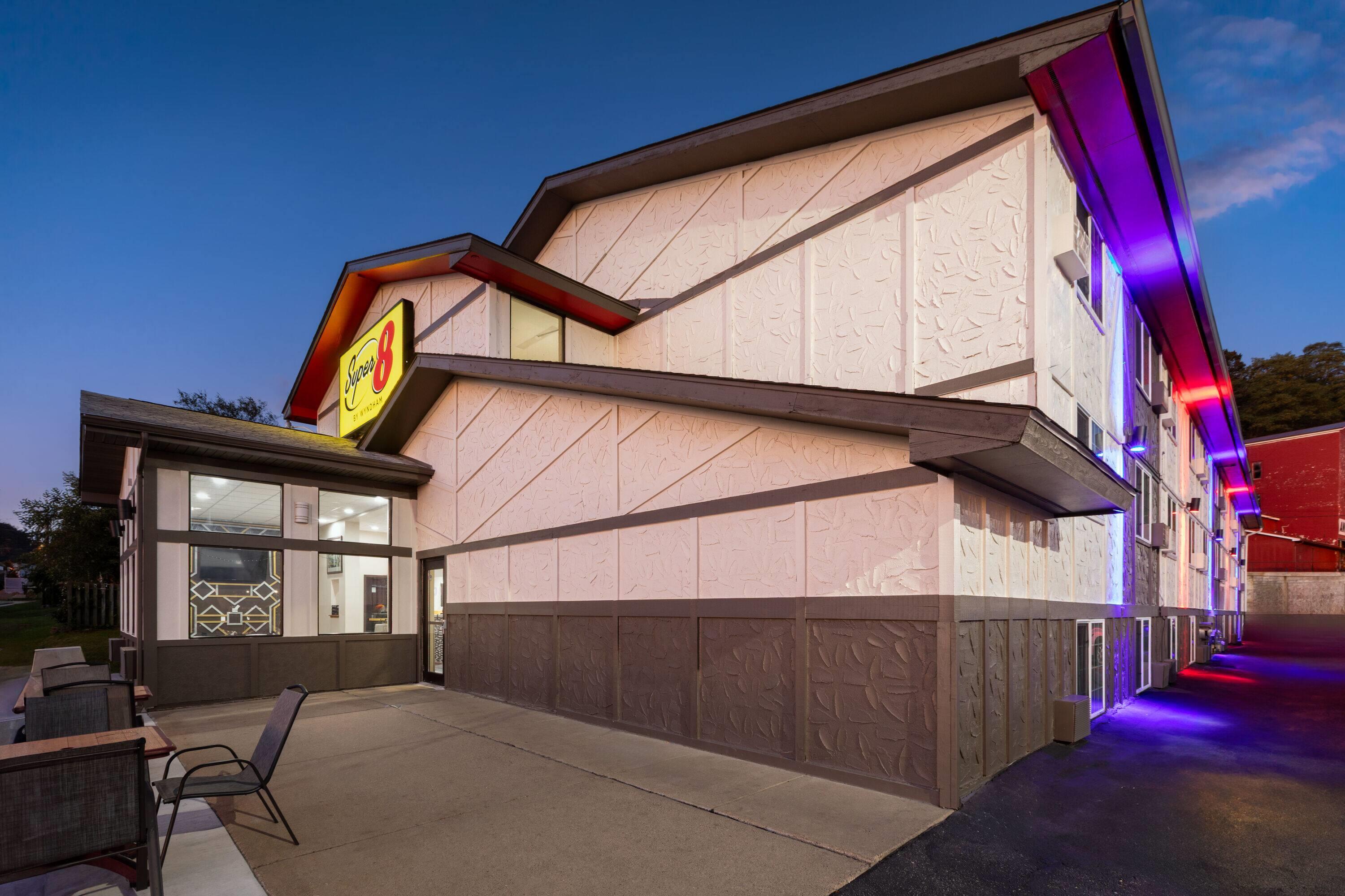 Exterior | Super 8 by Wyndham Winona MN