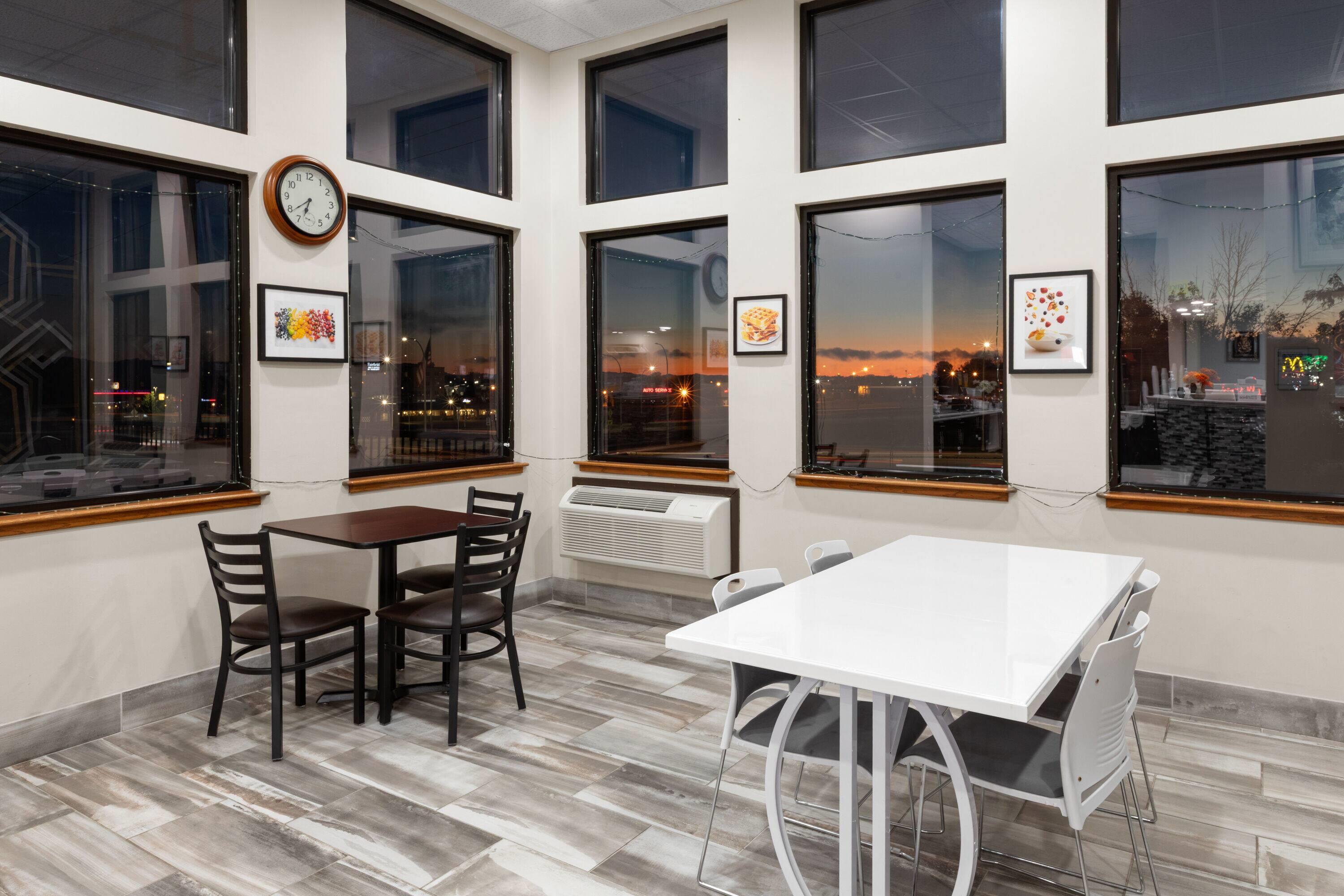 Lobby | Super 8 by Wyndham Winona MN