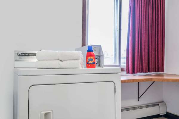  - Super 8 Hotel Brooklyn Center - I-94 & I-694, Exit 34