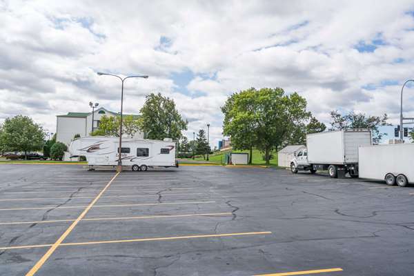  - Super 8 Hotel Brooklyn Center - I-94 & I-694, Exit 34