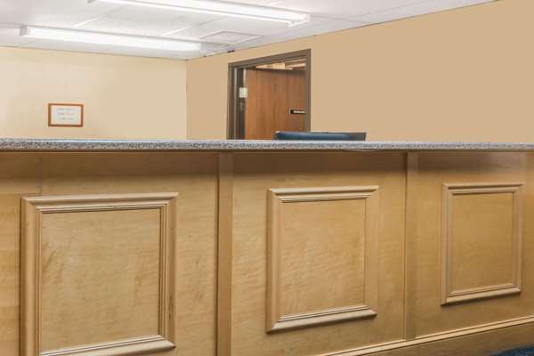  - Super 8 Hotel Brooklyn Center - I-94 & I-694, Exit 34