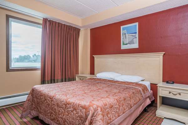  - Super 8 Hotel Brooklyn Center - I-94 & I-694, Exit 34