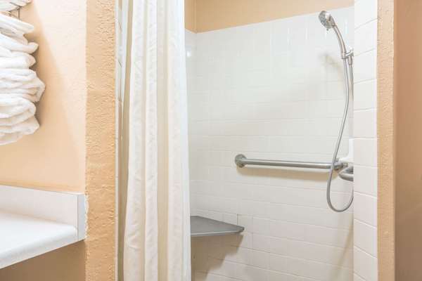  - Super 8 Hotel Brooklyn Center - I-94 & I-694, Exit 34