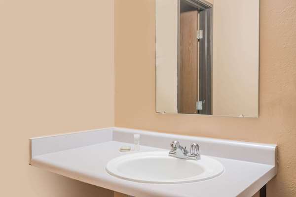  - Super 8 Hotel Brooklyn Center - I-94 & I-694, Exit 34