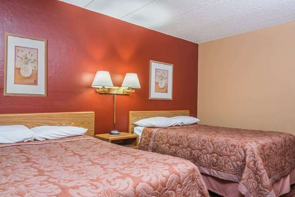  - Super 8 Hotel Brooklyn Center - I-94 & I-694, Exit 34