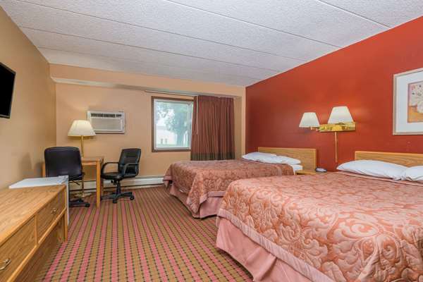 Suite - Super 8 Hotel Brooklyn Center - I-94 & I-694, Exit 34
