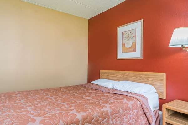  - Super 8 Hotel Brooklyn Center - I-94 & I-694, Exit 34