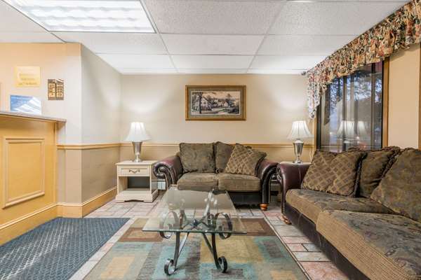  - Super 8 Hotel Brooklyn Center - I-94 & I-694, Exit 34