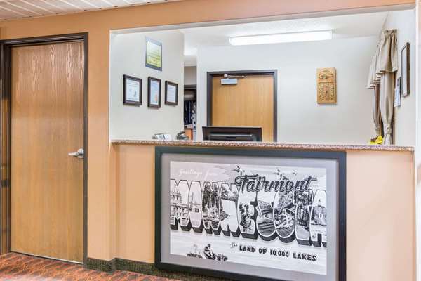  - Super 8 Motel Fairmont - I-90, Exit 102