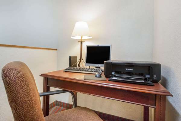 Conference Area - Super 8 Motel Fairmont - I-90, Exit 102