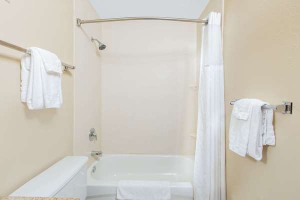  - Super 8 Motel Fairmont - I-90, Exit 102