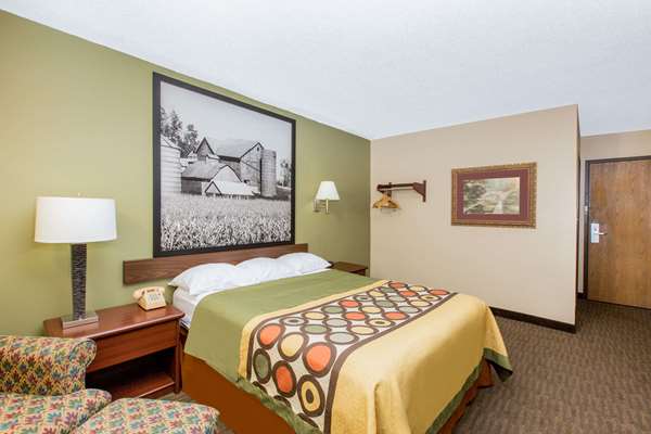  - Super 8 Motel Fairmont - I-90, Exit 102