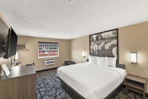  - Super 8 Hotel Charlottesville