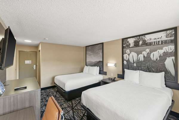  - Super 8 Hotel Charlottesville