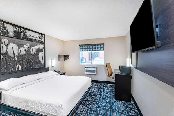  - Super 8 Hotel Charlottesville